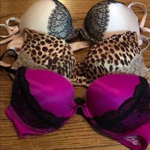 Lot of 3 Victoria’s Secret bras .
